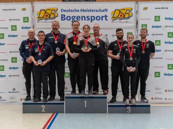 Siegerehrung der Compound Mannschaften bei der DM Halle 2026 in Berlin