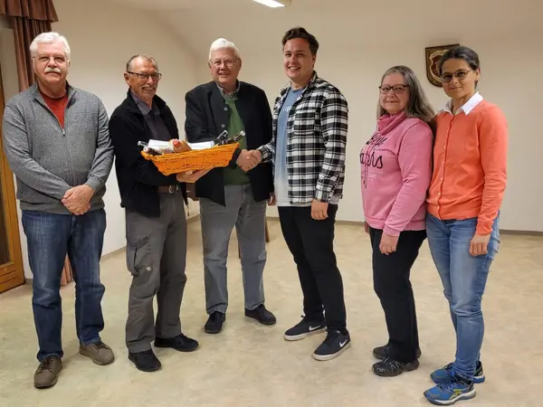 Hans übergibt sein Amt als 1. Vorsitzender an Tobias